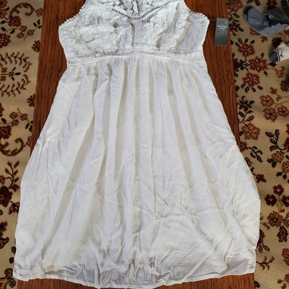 Abercrombie and Fitch white dress - Picture 2 of 6